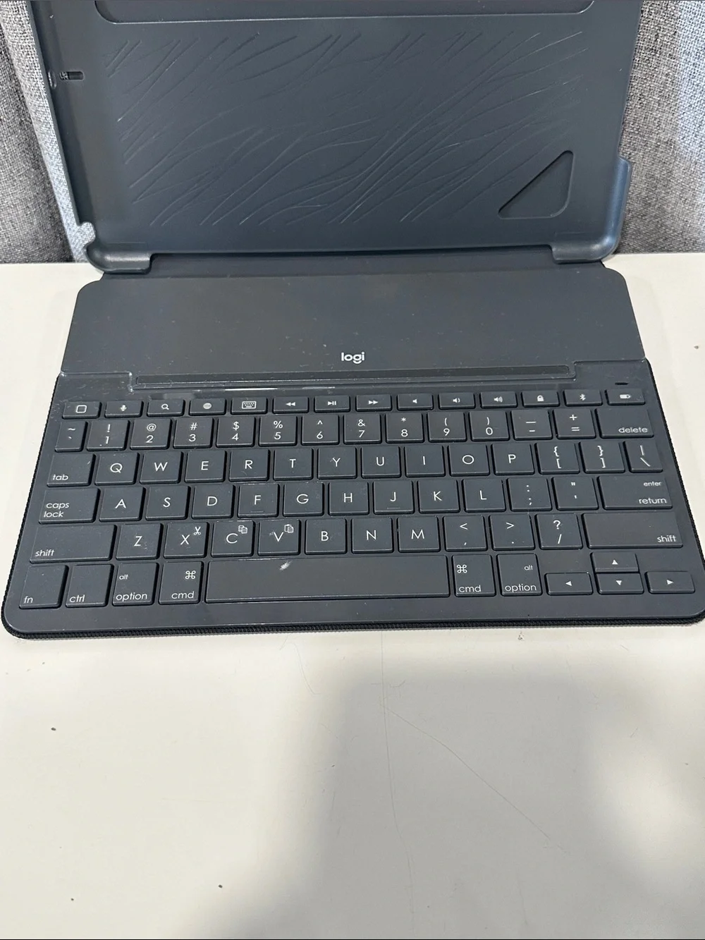 Black Tablet Keyboard Case - Slim Bluetooth Keyboard for Tablets